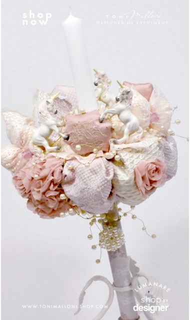 Lumanare botez brodata cu gold si accesorizata cu trei figurine unicorni Golden Unicorns Valley 3